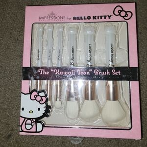 ✨️NWB HELLO KITTY BRUSH SET/ THE KAWAII ICON ✨️